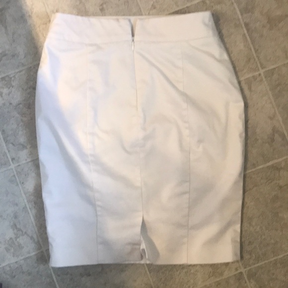 White pencil skirt - Picture 3 of 4